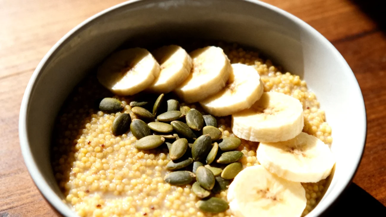 Porridge di miglio con semi di zucca e banana"