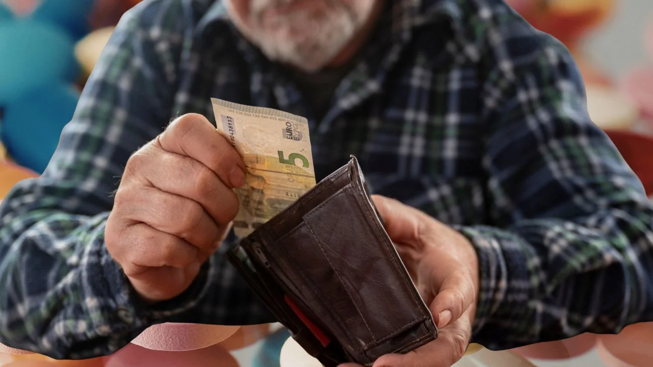 Anziano vince alla lotteria e investe i soldi in un'attività che ha dell'incredibile: l'assurda storia dal Regno Unito - Quartiere San Donato